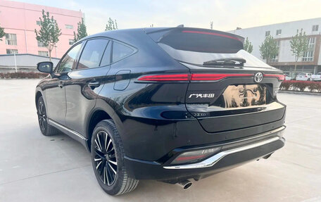 Toyota Venza, 2022 год, 3 840 000 рублей, 2 фотография