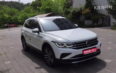 Volkswagen Tiguan II, 2021 год, 2 205 000 рублей, 1 фотография