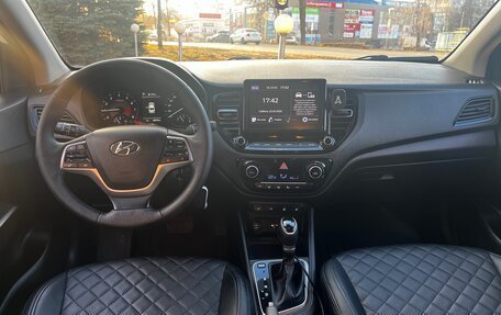 Hyundai Solaris II рестайлинг, 2021 год, 1 630 000 рублей, 7 фотография