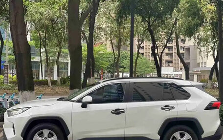 Toyota RAV4, 2022 год, 2 030 000 рублей, 2 фотография