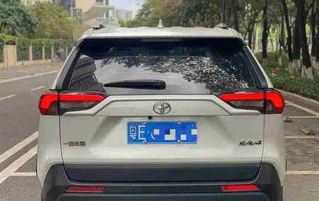 Toyota RAV4, 2022 год, 2 030 000 рублей, 5 фотография