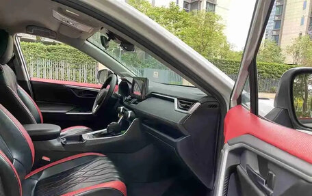 Toyota RAV4, 2022 год, 2 030 000 рублей, 8 фотография