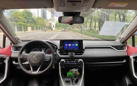 Toyota RAV4, 2022 год, 2 030 000 рублей, 7 фотография