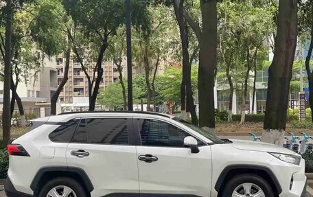 Toyota RAV4, 2022 год, 2 030 000 рублей, 4 фотография