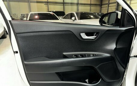 KIA Stonic, 2020 год, 1 400 000 рублей, 9 фотография