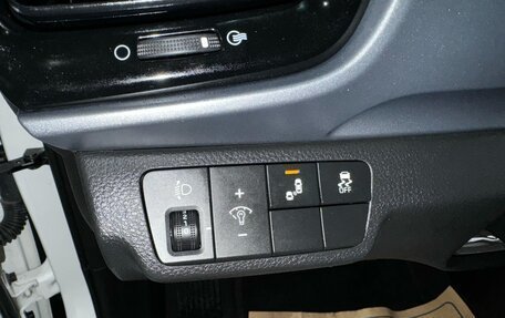 KIA Stonic, 2020 год, 1 400 000 рублей, 13 фотография