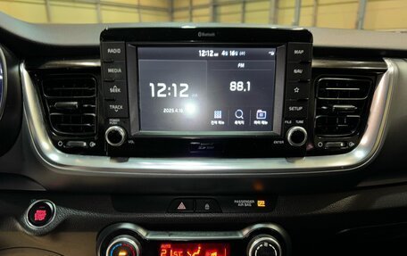 KIA Stonic, 2020 год, 1 400 000 рублей, 25 фотография