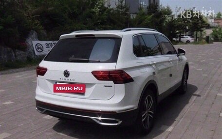 Volkswagen Tiguan II, 2021 год, 2 205 000 рублей, 3 фотография