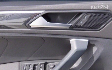 Volkswagen Tiguan II, 2021 год, 2 205 000 рублей, 16 фотография