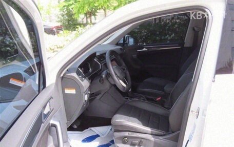 Volkswagen Tiguan II, 2021 год, 2 205 000 рублей, 13 фотография