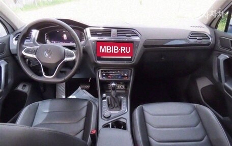 Volkswagen Tiguan II, 2021 год, 2 205 000 рублей, 12 фотография