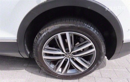 Volkswagen Tiguan II, 2021 год, 2 205 000 рублей, 20 фотография