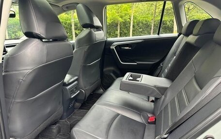 Toyota RAV4, 2022 год, 2 620 000 рублей, 12 фотография