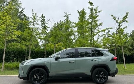 Toyota RAV4, 2022 год, 2 620 000 рублей, 2 фотография