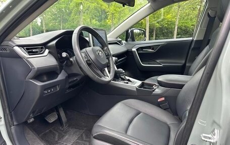 Toyota RAV4, 2022 год, 2 620 000 рублей, 10 фотография
