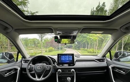 Toyota RAV4, 2022 год, 2 620 000 рублей, 16 фотография