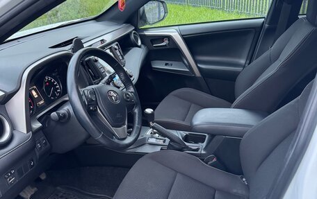 Toyota RAV4, 2018 год, 2 900 000 рублей, 5 фотография