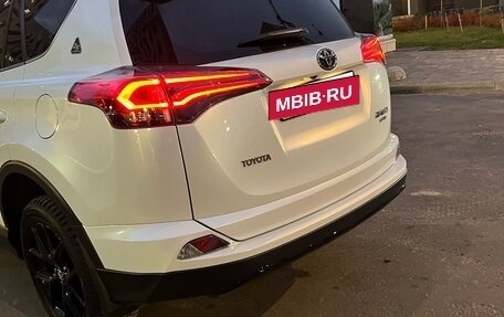 Toyota RAV4, 2018 год, 2 900 000 рублей, 11 фотография
