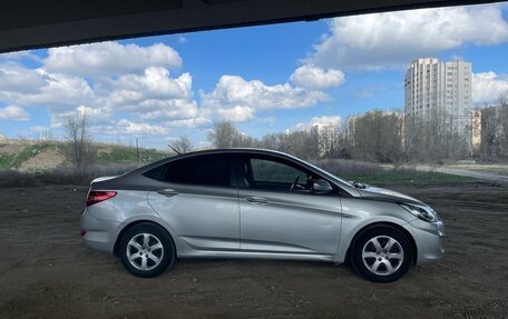 Hyundai Solaris II рестайлинг, 2011 год, 555 000 рублей, 3 фотография