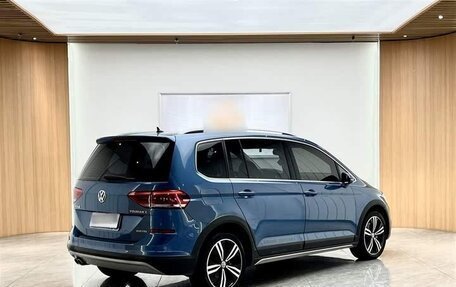 Volkswagen Touran III, 2021 год, 1 743 000 рублей, 4 фотография
