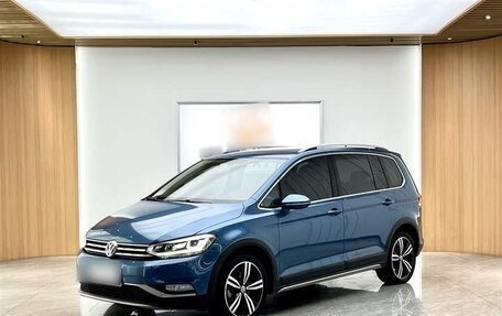 Volkswagen Touran III, 2021 год, 1 743 000 рублей, 3 фотография