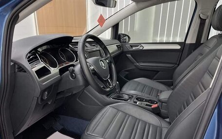 Volkswagen Touran III, 2021 год, 1 743 000 рублей, 5 фотография