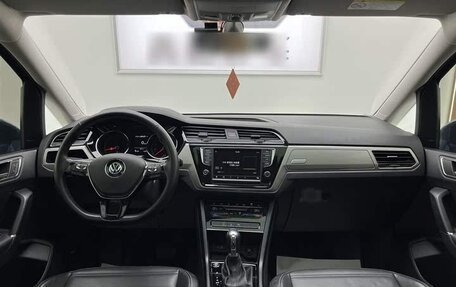 Volkswagen Touran III, 2021 год, 1 743 000 рублей, 6 фотография