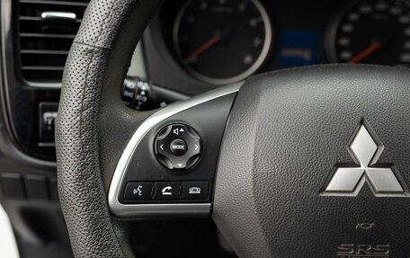 Mitsubishi Outlander III рестайлинг 3, 2014 год, 1 630 000 рублей, 12 фотография