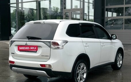 Mitsubishi Outlander III рестайлинг 3, 2014 год, 1 630 000 рублей, 5 фотография