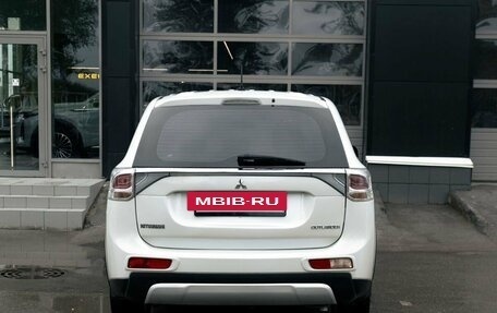 Mitsubishi Outlander III рестайлинг 3, 2014 год, 1 630 000 рублей, 6 фотография
