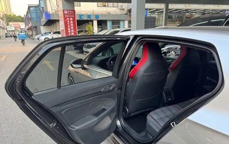 Volkswagen Golf GTI, 2021 год, 2 200 090 рублей, 13 фотография
