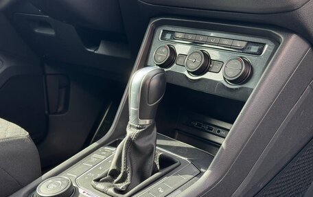Volkswagen Tiguan II, 2018 год, 2 100 000 рублей, 16 фотография