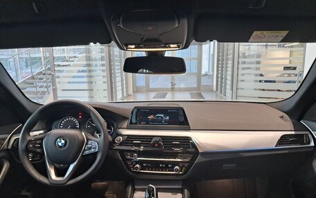 BMW 5 серия, 2019 год, 3 070 000 рублей, 17 фотография