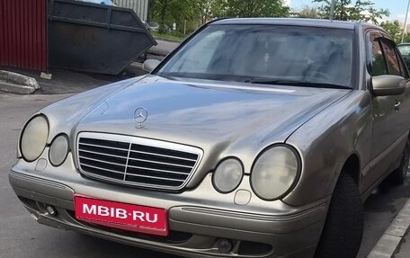 Mercedes-Benz E-Класс, 2000 год, 400 000 рублей, 1 фотография