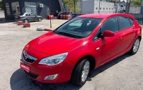 Opel Astra J, 2011 год, 740 000 рублей, 1 фотография