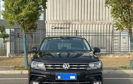 Volkswagen Tiguan II, 2021 год, 2 000 900 рублей, 2 фотография