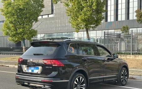 Volkswagen Tiguan II, 2021 год, 2 000 900 рублей, 4 фотография