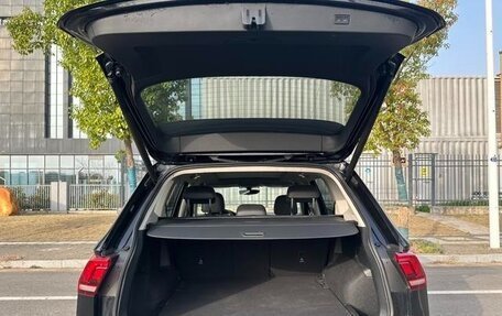 Volkswagen Tiguan II, 2021 год, 2 000 900 рублей, 9 фотография
