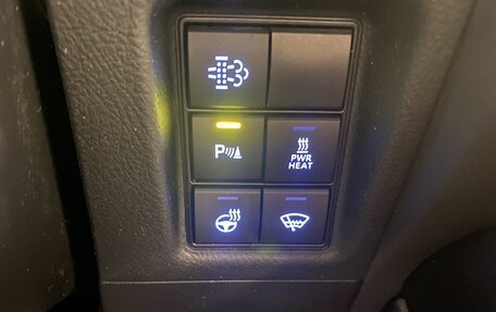 Toyota Land Cruiser Prado 150 рестайлинг 2, 2018 год, 5 300 000 рублей, 15 фотография