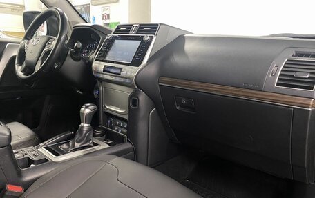 Toyota Land Cruiser Prado 150 рестайлинг 2, 2018 год, 5 300 000 рублей, 23 фотография