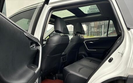 Toyota RAV4, 2020 год, 2 370 000 рублей, 11 фотография