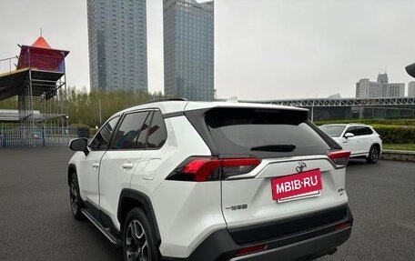 Toyota RAV4, 2020 год, 2 370 000 рублей, 6 фотография