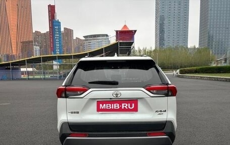 Toyota RAV4, 2020 год, 2 370 000 рублей, 5 фотография