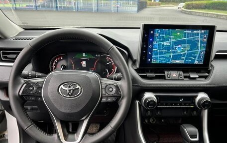 Toyota RAV4, 2020 год, 2 370 000 рублей, 10 фотография