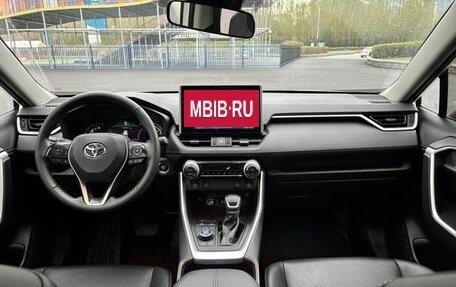 Toyota RAV4, 2020 год, 2 370 000 рублей, 12 фотография