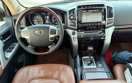 Toyota Land Cruiser 200, 2014 год, 4 225 000 рублей, 10 фотография