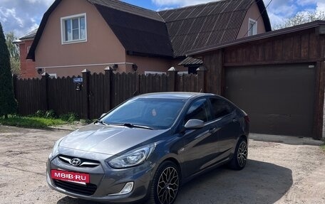 Hyundai Solaris II рестайлинг, 2012 год, 700 000 рублей, 3 фотография