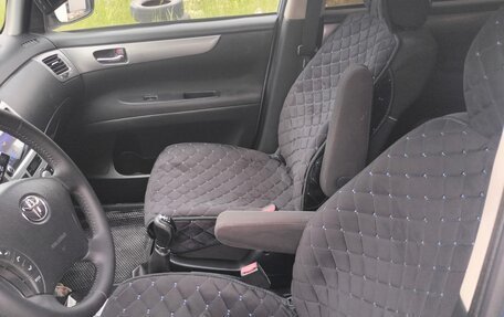 Toyota Avensis Verso I рестайлинг, 2005 год, 1 100 000 рублей, 18 фотография