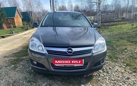 Opel Astra H, 2011 год, 710 000 рублей, 2 фотография