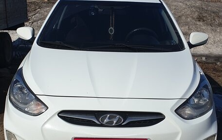 Hyundai Solaris II рестайлинг, 2012 год, 900 000 рублей, 1 фотография